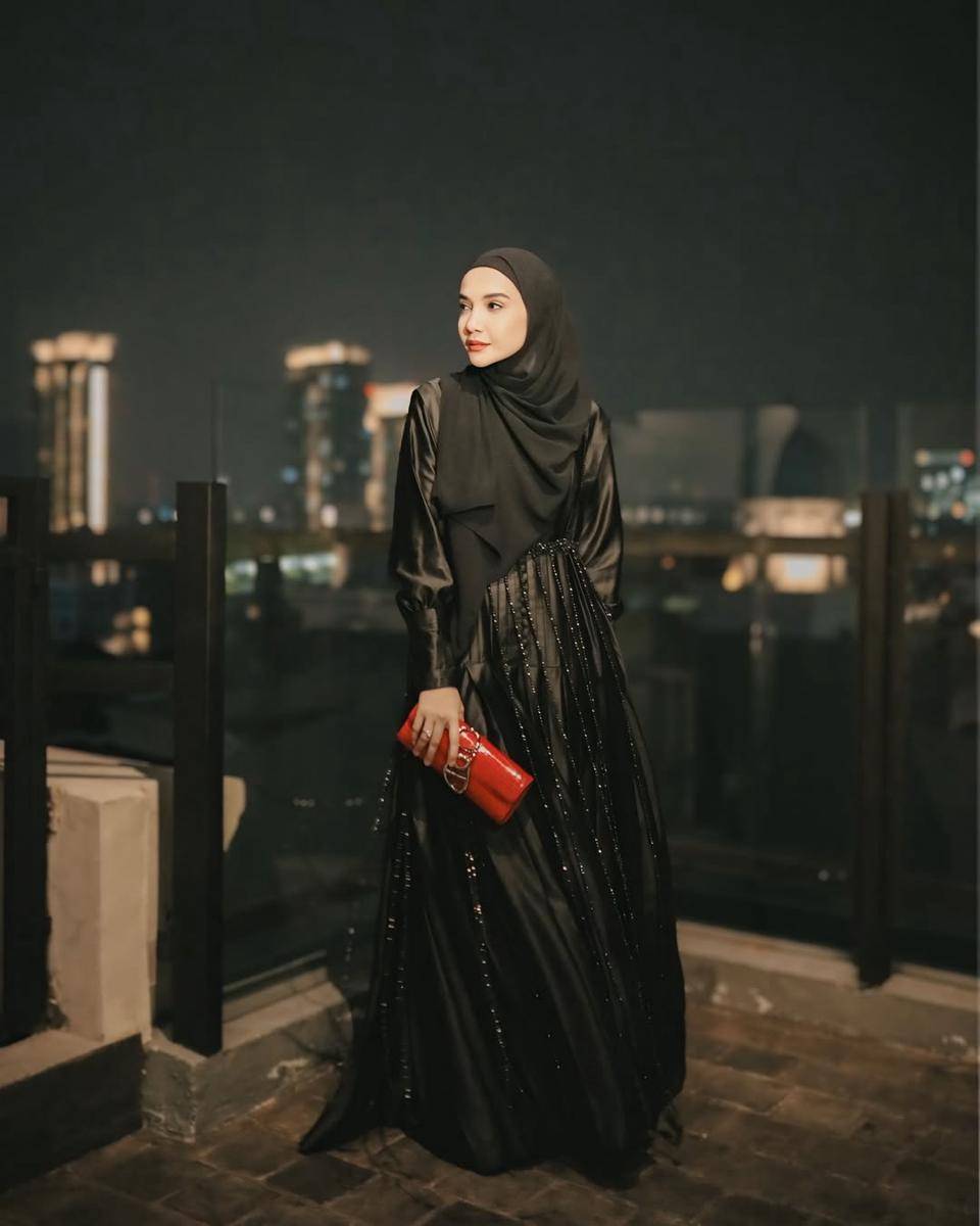 outfit syar'i untuk selametan haji (instagram.com/zaskiasungkar15)