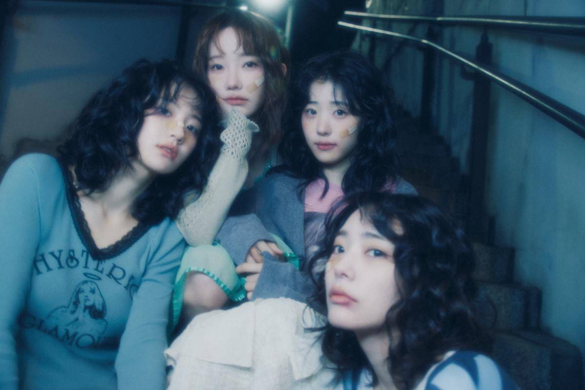 QWER (x.com/official_QWER)