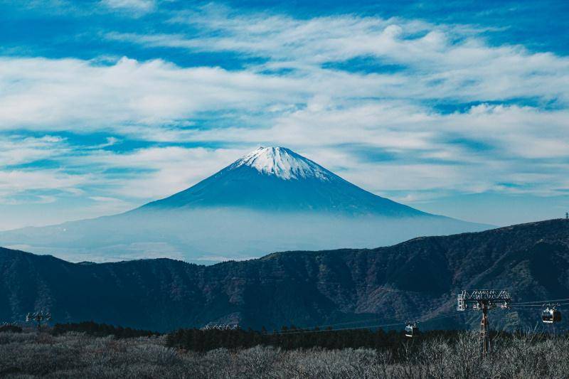 gambar pemandangan Gunung Fuji dari ketinggian (unsplash.com/Kazuki Taira)