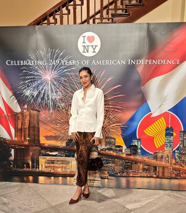 Mikha Tambayong dan Deva Mahenra