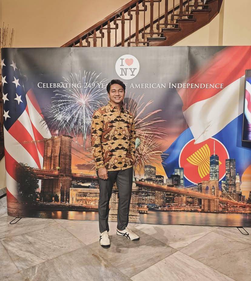 Mikha Tambayong dan Deva Mahenra