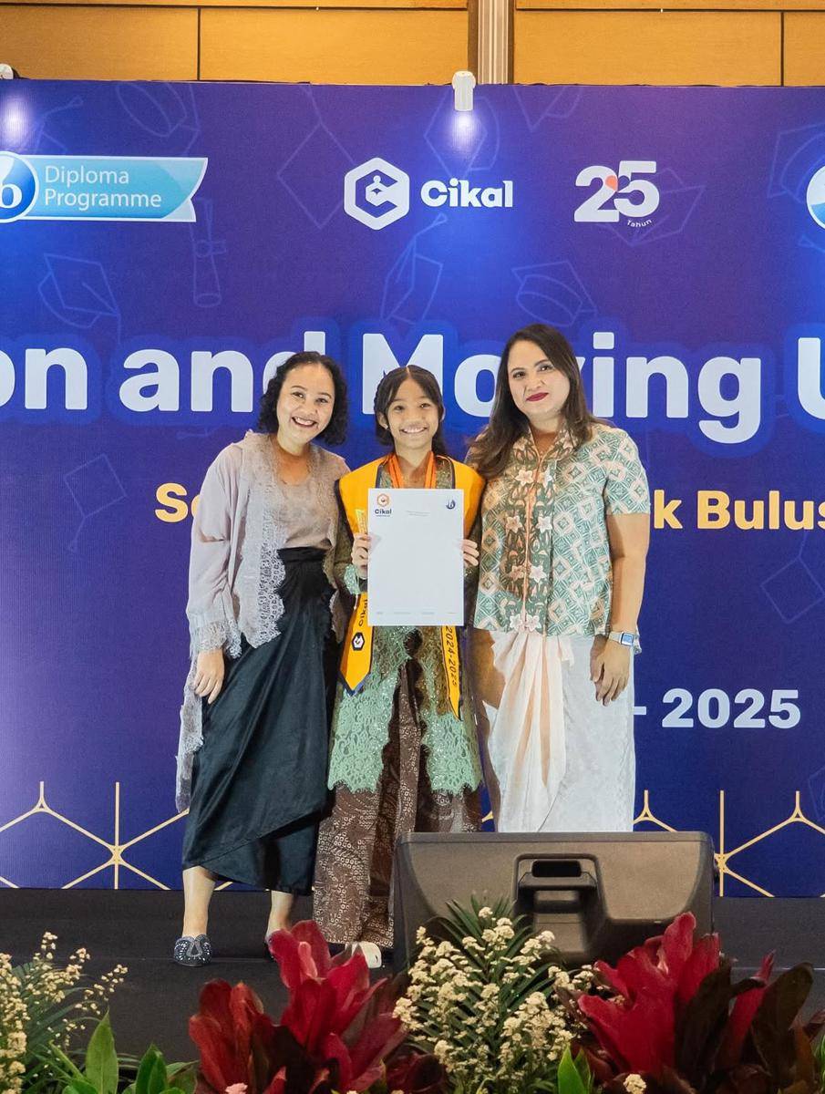 potret acara kelulusan SD Aqilah anak Ayu Dewi (instagram.com/mrsayudewi)