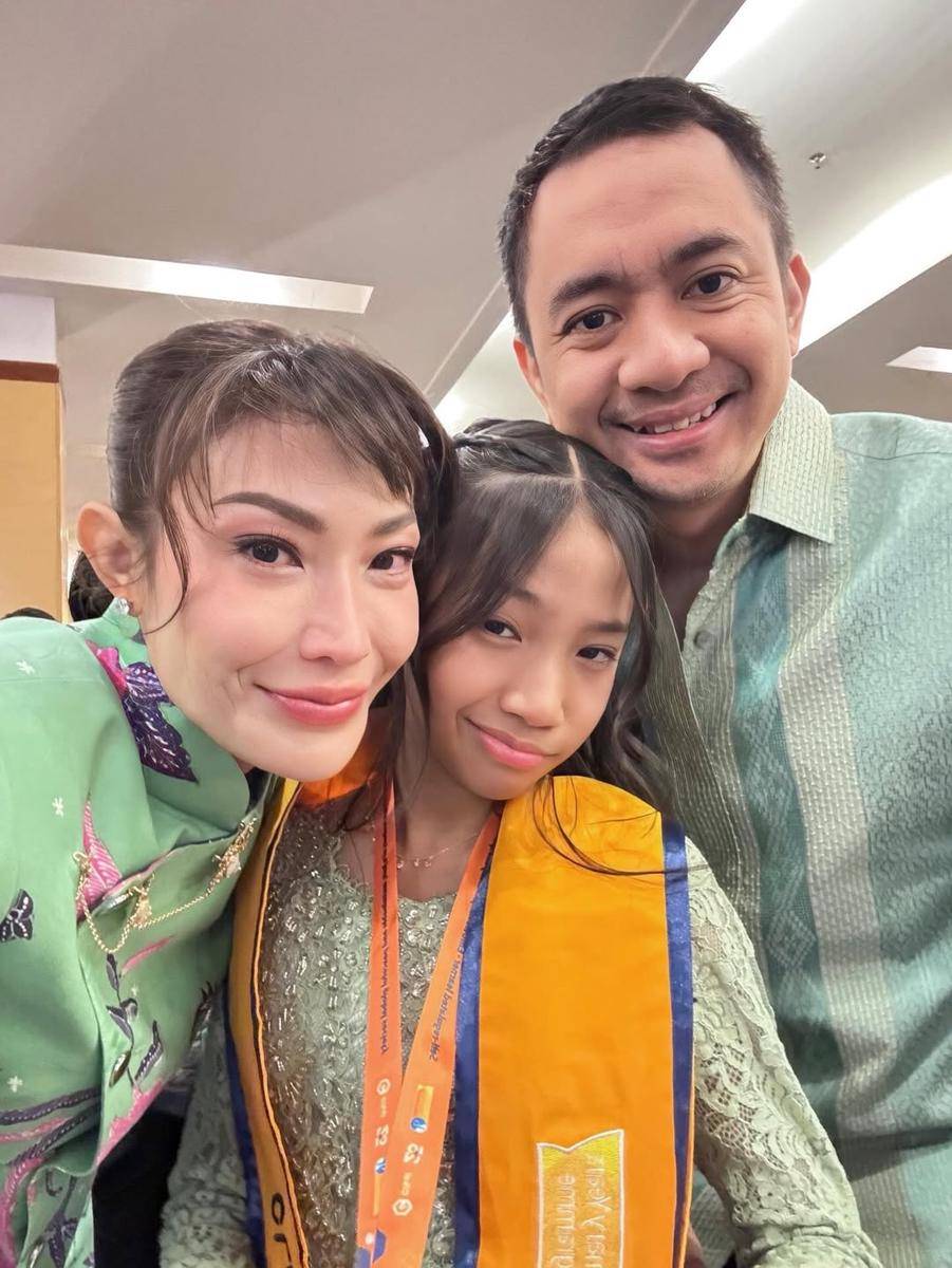 potret acara kelulusan SD Aqilah anak Ayu Dewi (instagram.com/mrsayudewi)