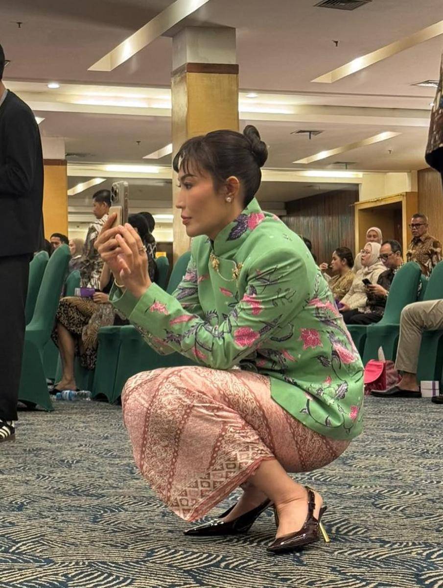 potret acara kelulusan SD Aqilah anak Ayu Dewi (instagram.com/mrsayudewi)