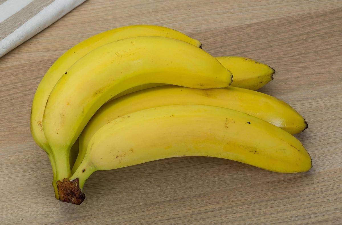 ilustrasi bahan membuat banana bread choco chips (vecteezy.com/Andrey Starostin)