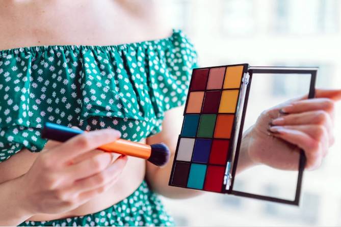 ilustrasi eyeshadow (pexels.com/rdne)