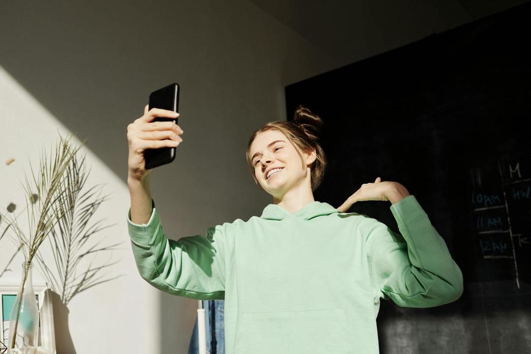 5 Cara Menghindari Text Neck Syndrome Tanpa Harus Jauh dari Gadget