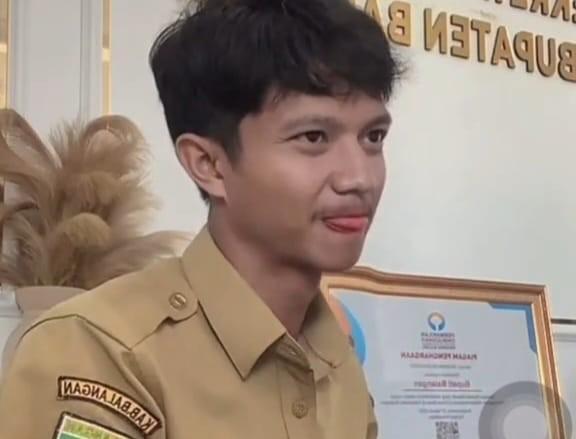 Live TikTok Main PS di Kantor, Nasib Pegawai Ini Berubah Drastis!