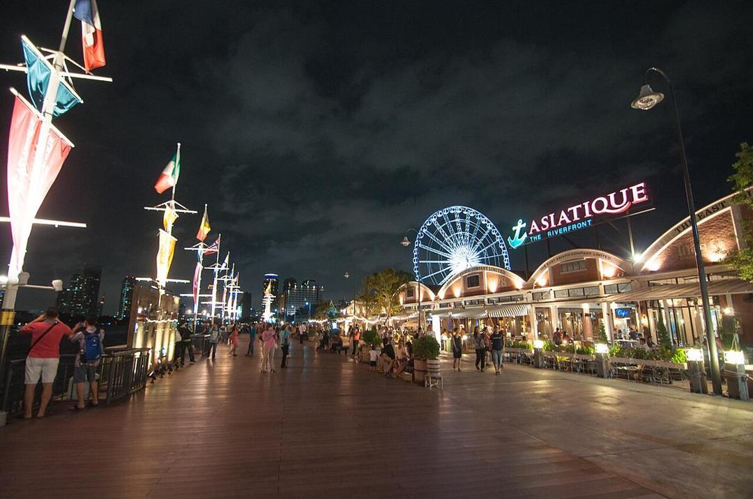 Potret Wisata Asiatique Bangkok ( commons.wikimedia.org/chee.hong)