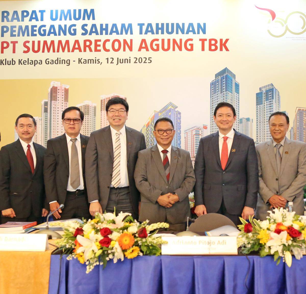 Jajaran Direksi dan Komisaris PT Summarecon Agung Tbk berfoto bersama usai Rapat Umum Pemegang Saham Tahunan Tahun Buku 2024 (2).jpg