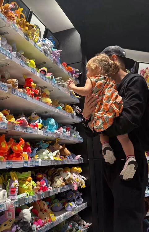 Kedekatan Justin Hubner dan Anak Jennifer Coppen (Instagram.com/kamariskywassink_)