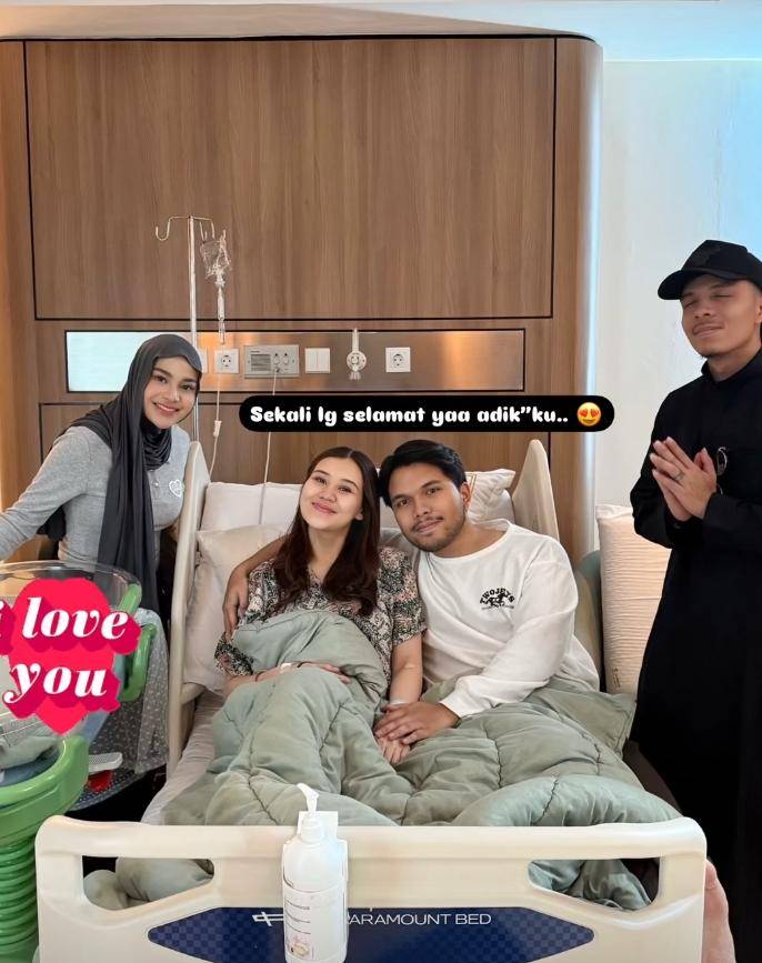 Keluarga Aaliyah dan Thariq (instagram.com/aurelie.hermansyah)