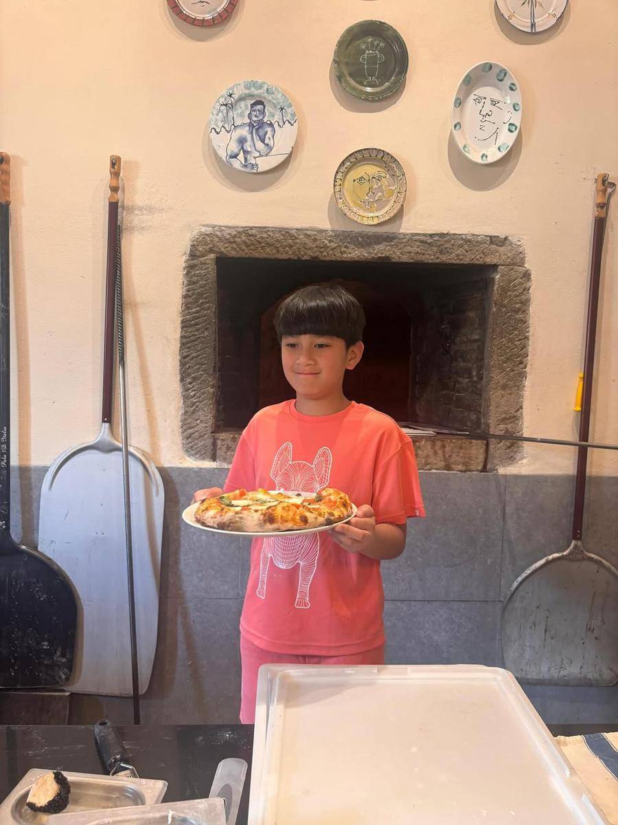 Rafathar dan Rayyanza belajar bikin pizza di Italia (instagram.com/raffinagita1717)