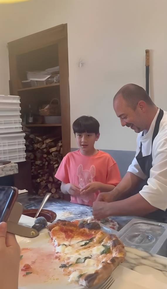 Rafathar dan Rayyanza belajar bikin pizza di Italia (instagram.com/raffinagita1717)