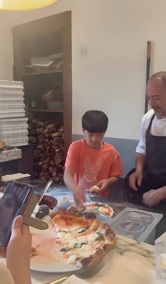Rafathar dan Rayyanza belajar bikin pizza di Italia (instagram.com/raffinagita1717)