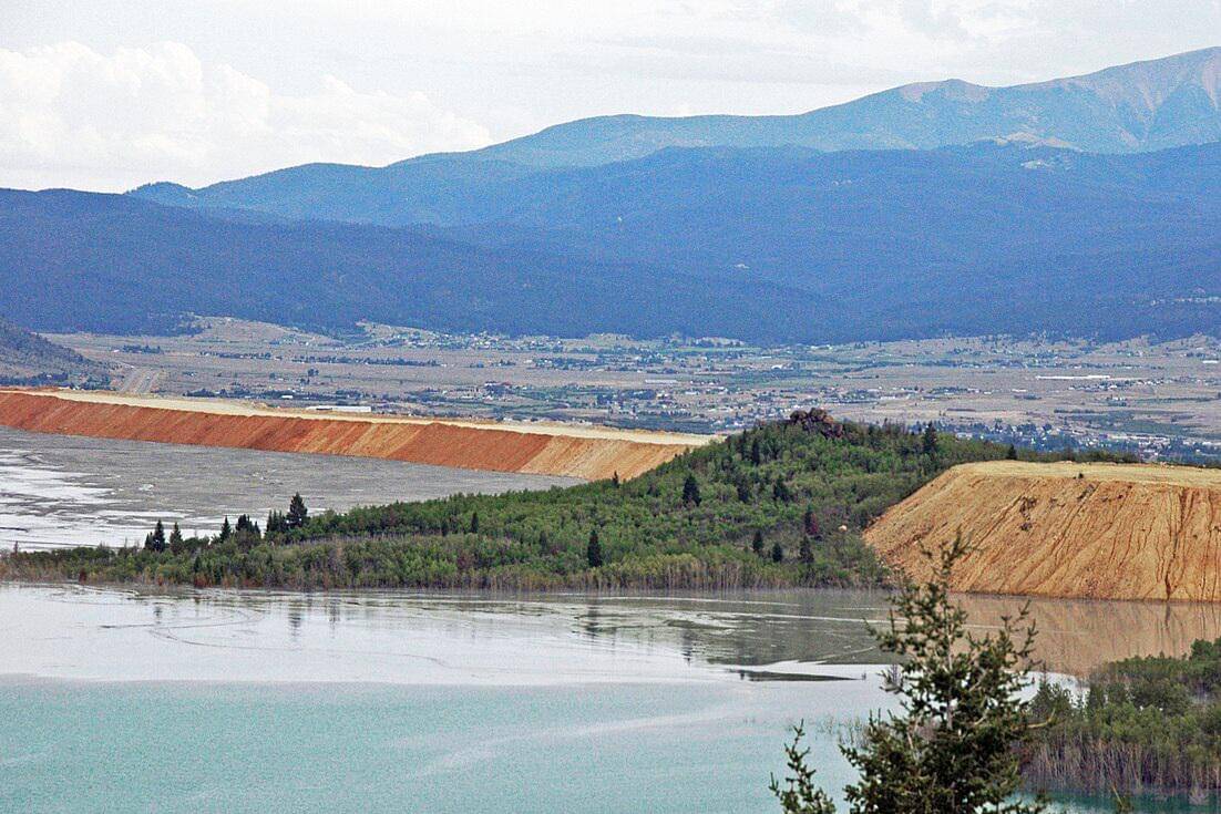 kolam tailing tambang di sebelah Tambang Kontinental di Butte, Montana, AS (commons.wikimedia.org/James St. John)