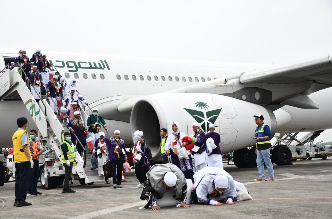 Rombongan Haji Kloter 2 Tiba di Palembang, 1 Jemaah Langsung Dibawa ke RS Siti Fatimah