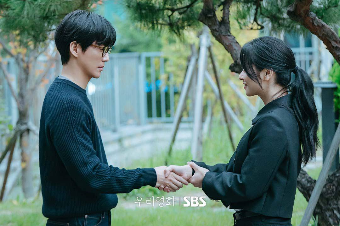 Lee Je Ha (Nam Goong Min) dan Lee Da Eum (Jeon Yeo Been) di drakor Our Movie (instagram.com/sbsdrama.official)