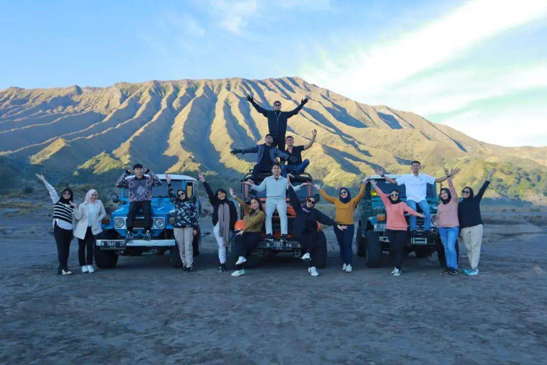 Panorama Gunung Bromo dan Semeru. (IDN Times/Ahnaf Lentera Jagad)