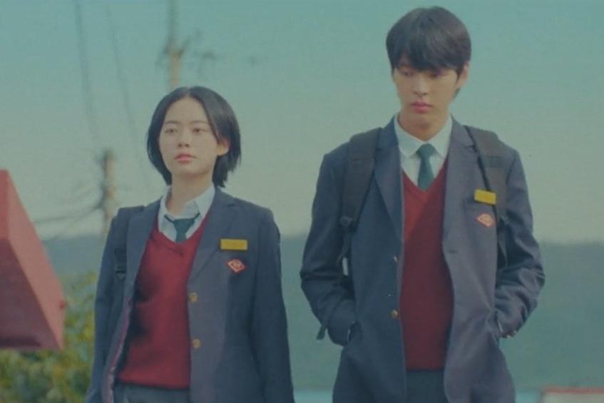 8 Budi Baik Yu Mi Ji pada Lee Ho Su Semasa SMA di Our Unwritten Seoul 