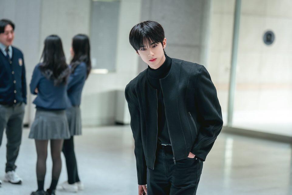 7 Still Cuts Kim Min Kyu di Bitch x Rich 2, Karakter Baru Misterius