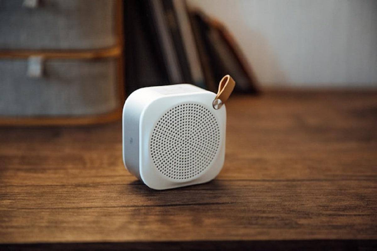illustrasi white noise machine (unsplash.com/Nicolas J Leclercq)