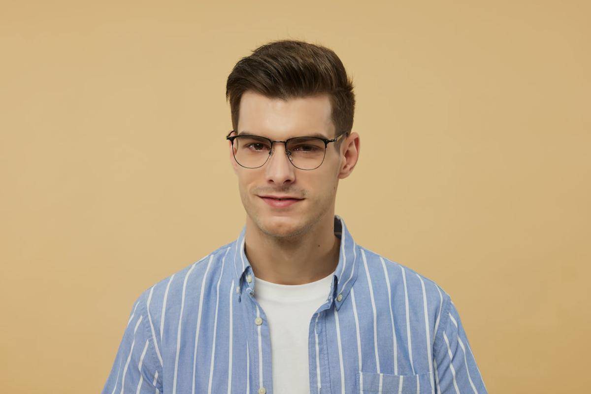 ilustrasi seorang pria (pexels.com/GlassesShop GS)