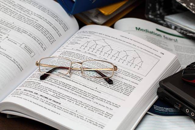 ilustrasi buku (pexels.com/Pixabay)