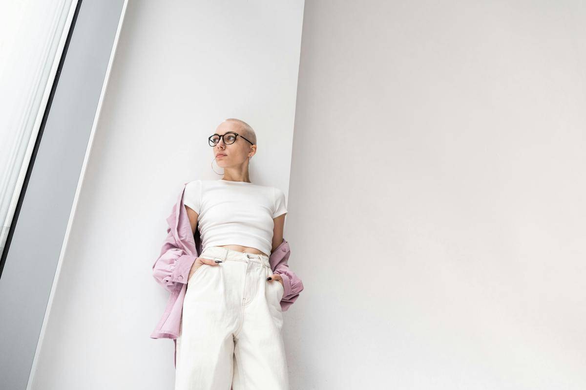 ilustrasi simple outfit (pexels.com/SHVETS production)