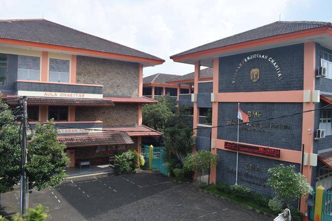 SMA Charitas Jakarta.jpg