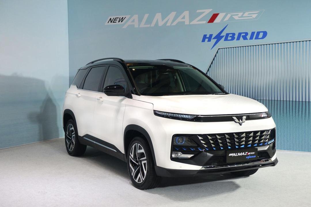Wuling Almaz Jadi SUV Hybrid 7-Penumpang dengan Harga Paling Kompetitif