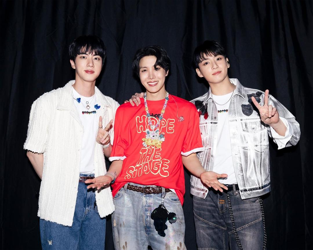 9 Potret BTS Reuni di Konser Final J-Hope, Lengkap OT7!