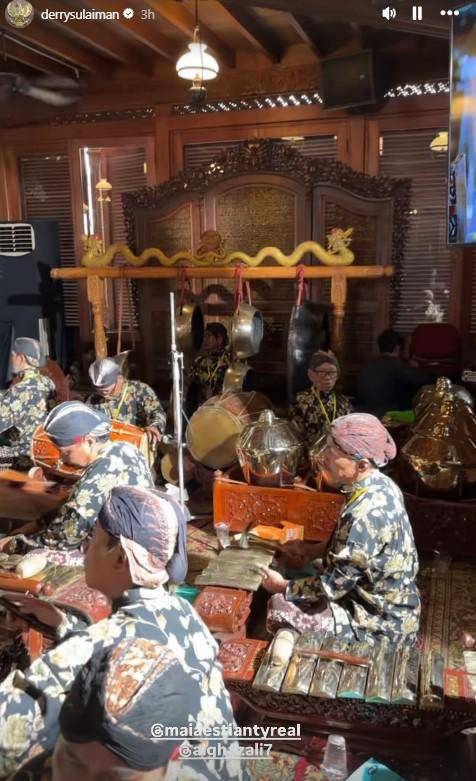 Artis di Pengajian dan Siraman Al Ghazali (Instagram.com/derrysulaiman)