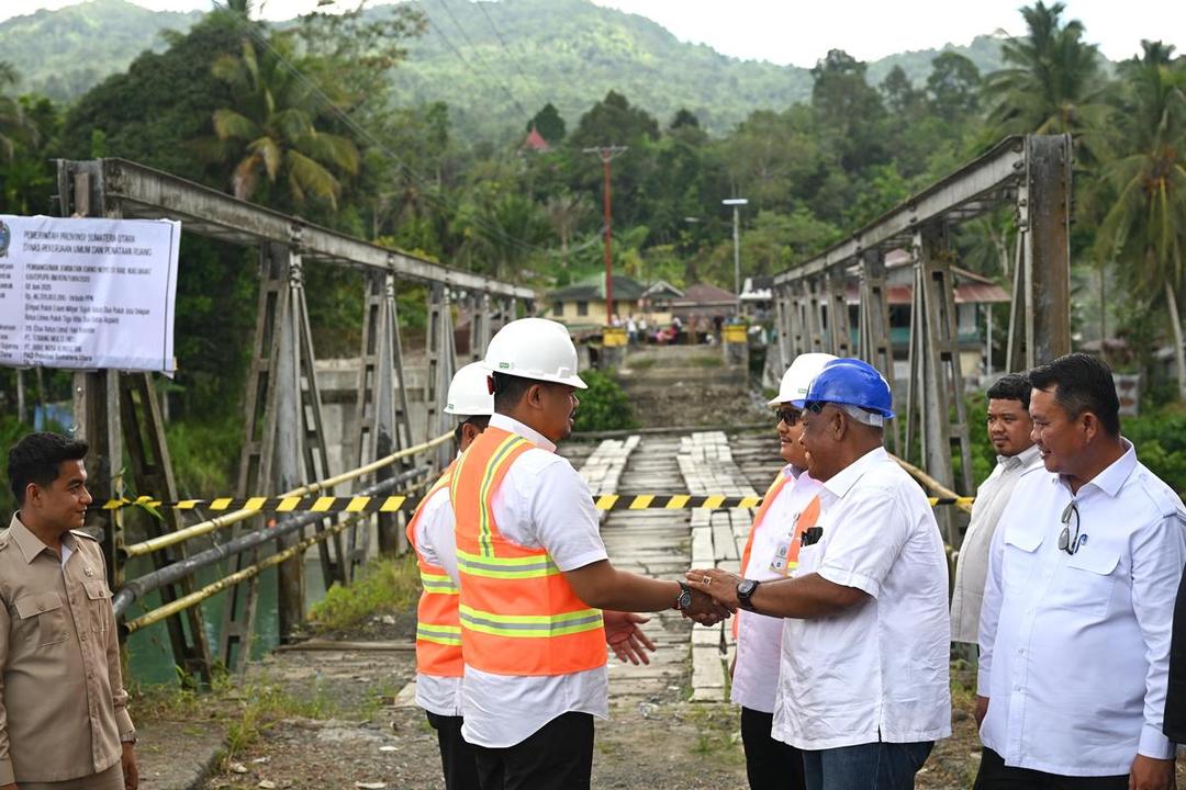 Putus Dihantam Banjir, Jembatan Idano Nyono Diprediksi RampungAkhir 2025