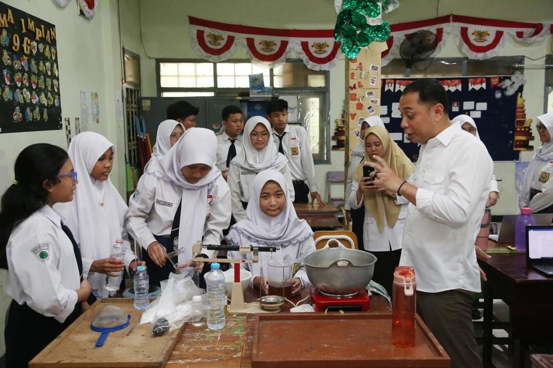 Bentuk Karakter Anak Surabaya, Wali Kota Eri Terapkan Sekolah Masuk Pagi dan Pulang Tanpa PR Sejak 2022