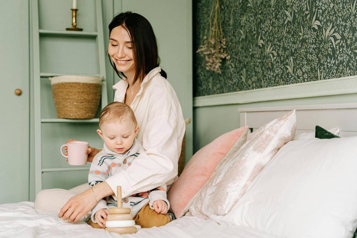 ilustrasi anak dan ibu hamil (pexels.com/Ivan Samkov)