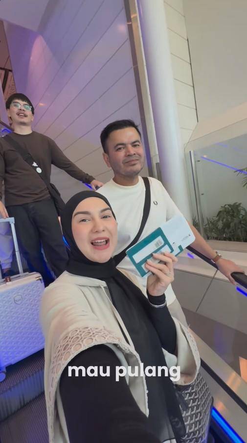 Irish Bella Pulang ke Indonesia usai Haji (Instagram.com/_irishbella_)