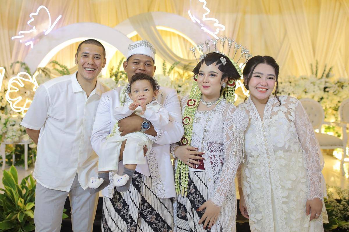 pernikahan adik Via Vallen (Instagram.com/viavallen)