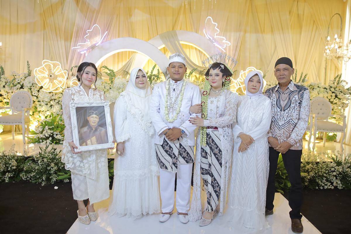 pernikahan adik Via Vallen (Instagram.com/viavallen)