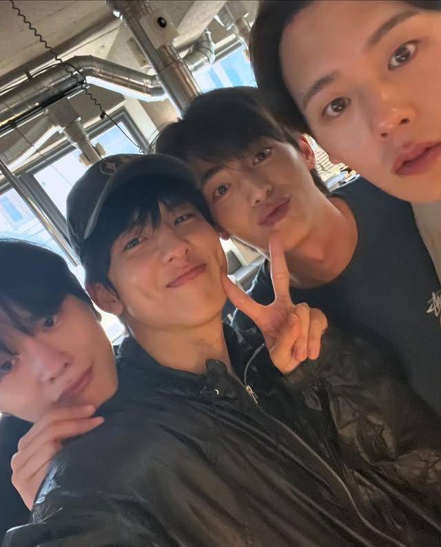 Persahabatan cast ONE: High School Heroes (Instagram.com/junseop_zzang123)