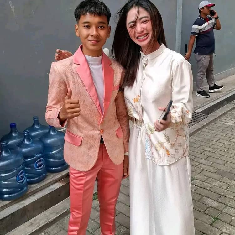 8 Potret Arbil Fahrizan, Sosok Viral yang Ikut D'Academy 7 | IDN Times