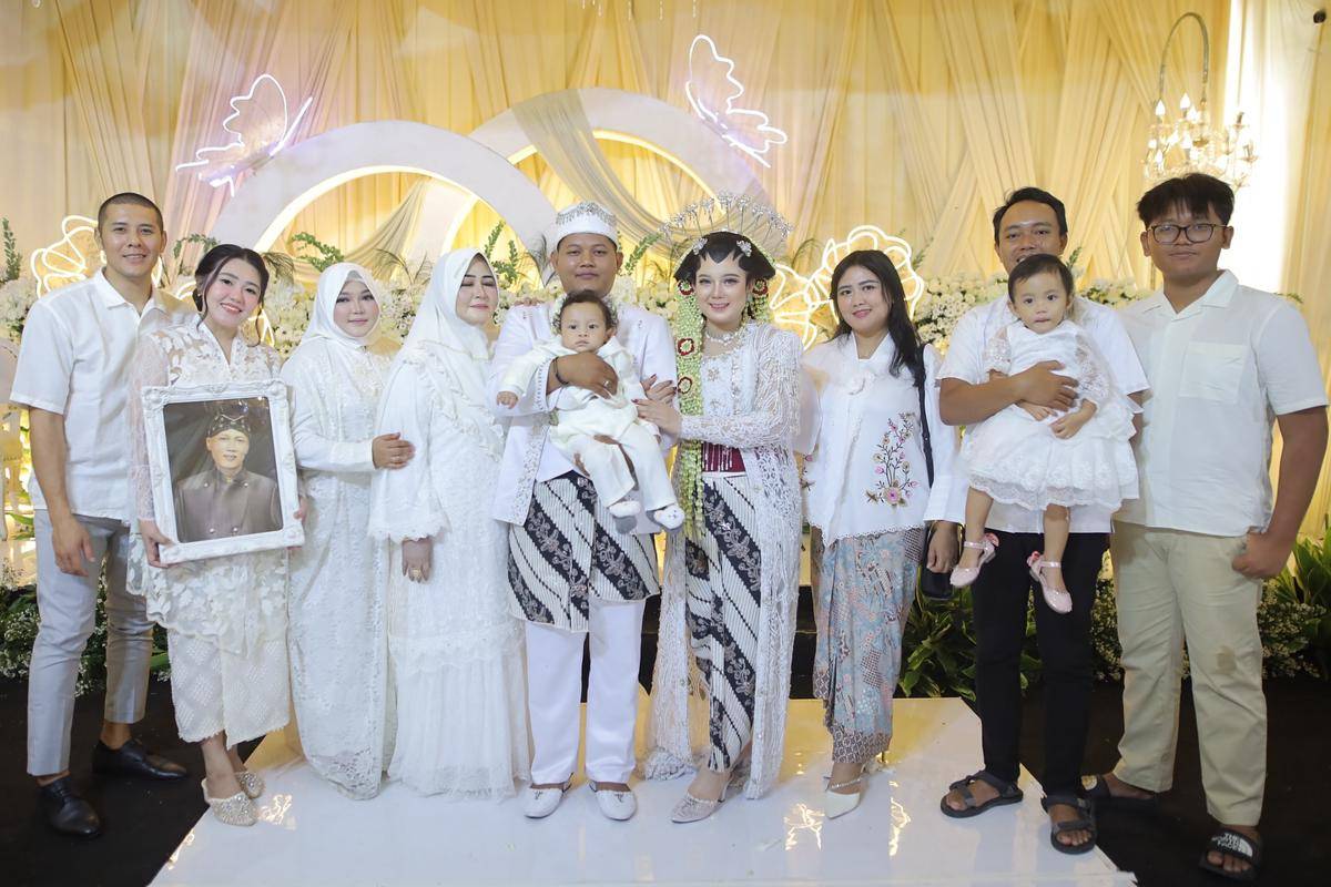 pernikahan adik Via Vallen (Instagram.com/viavallen)