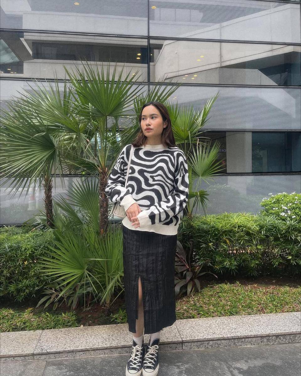 inspirasi OOTD kuliah ala Satine Zaneta (instagram.com/satinezaneta)