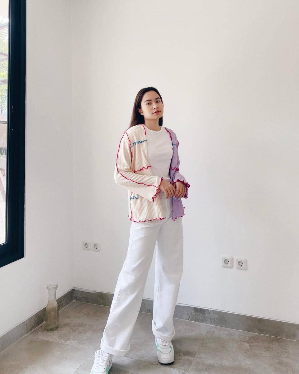 inspirasi OOTD kuliah ala Satine Zaneta (instagram.com/satinezaneta)