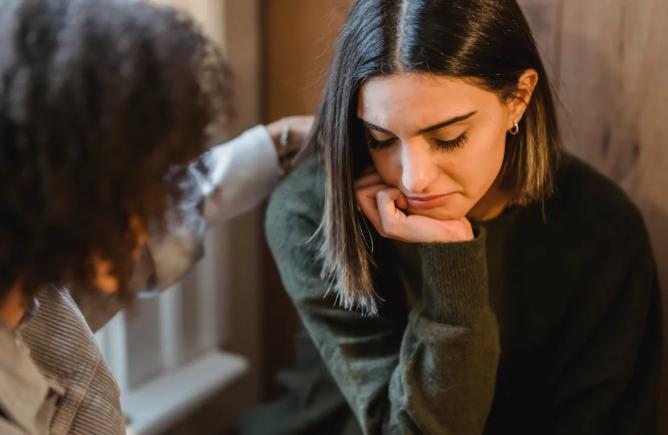 7 Tanda Kamu Anak Perempuan yang Mengalami Parentifikasi, Cek di Sini!