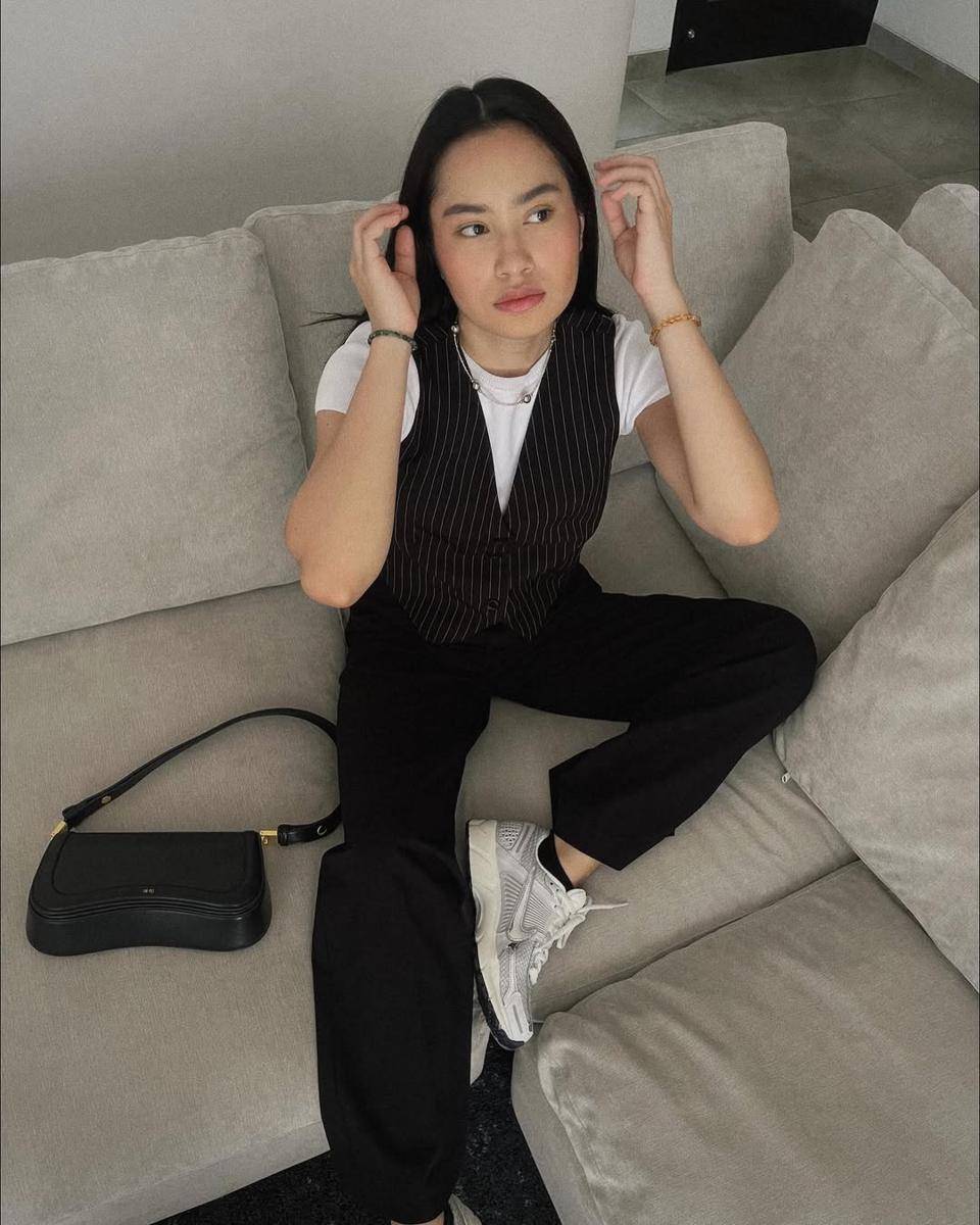 inspirasi OOTD kuliah ala Satine Zaneta (instagram.com/satinezaneta)
