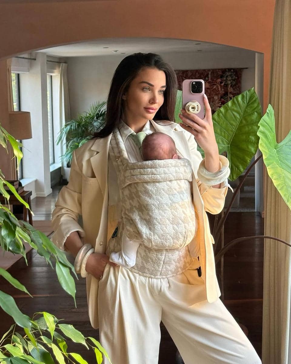 Amy Jackson dan putranya (instagram.com/iamamyjackson)