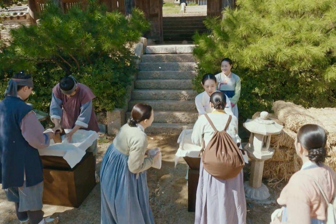 cuplikan drakor The First Night with the Duke (dok. VIU/The First Night with the Duke)