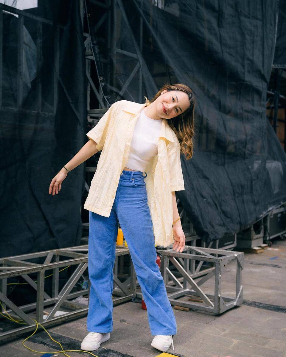 inspirasi OOTD kuliah ala Satine Zaneta (instagram.com/satinezaneta)