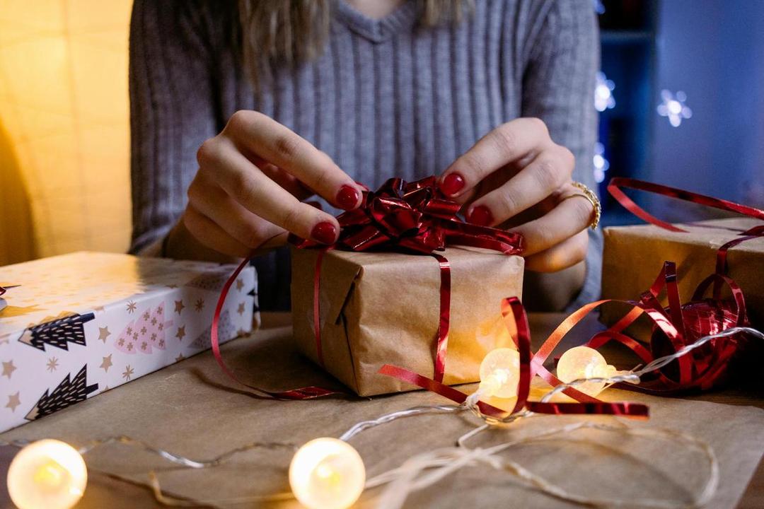 5 Kado untuk Teman yang Mau Pindah, Biar Momen Perpisahan Tetap Manis dan Berkesan